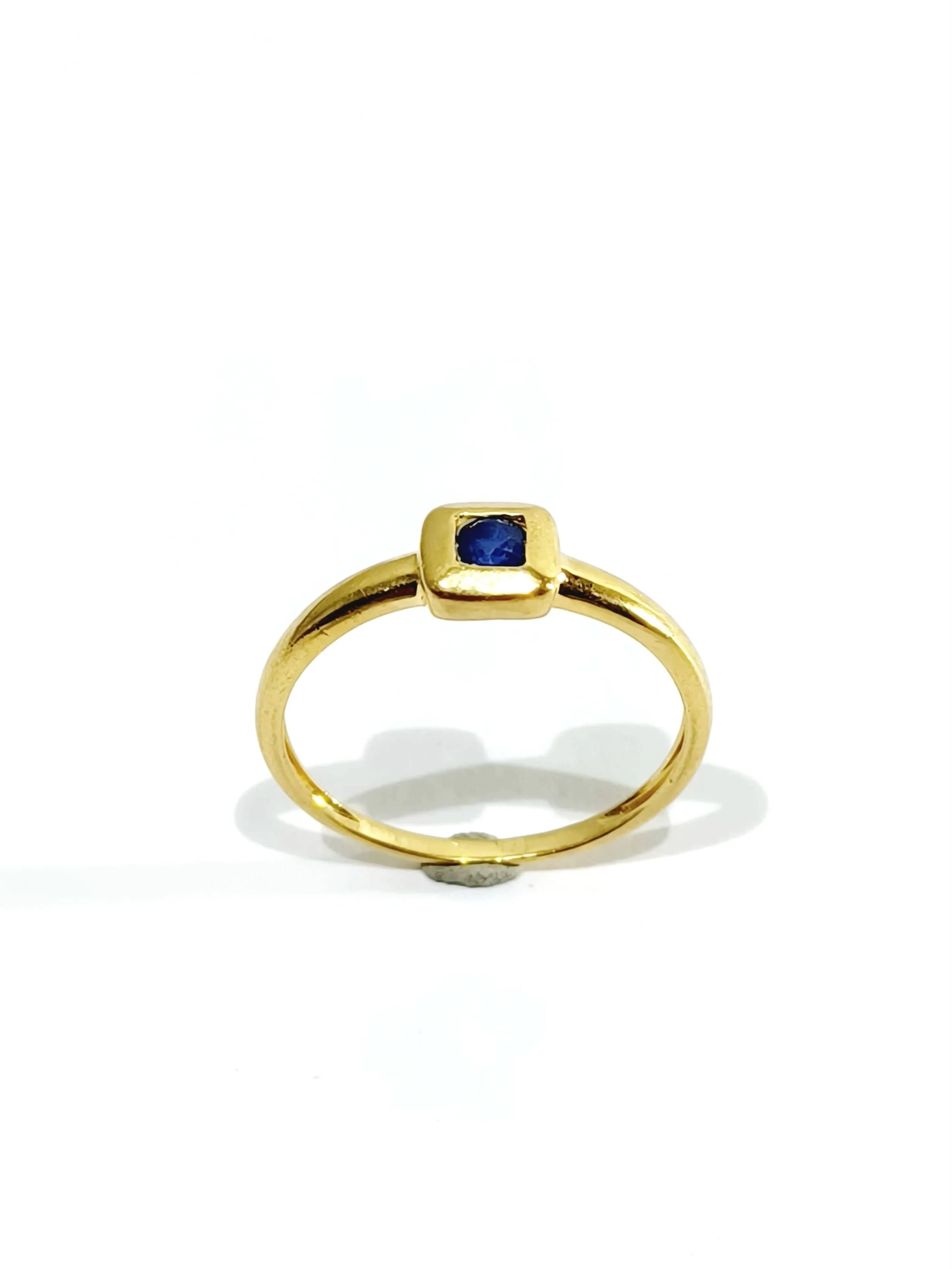 Yellow Gold Sapphire Ring - Image 5
