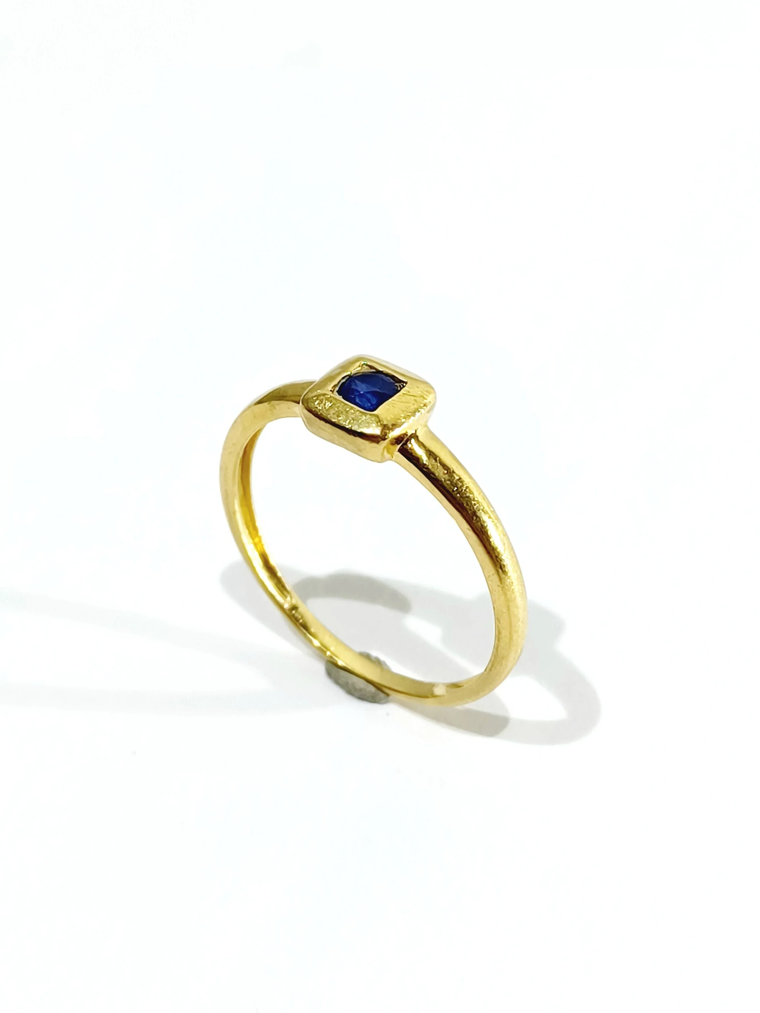 Yellow Gold Sapphire Ring - Image 6