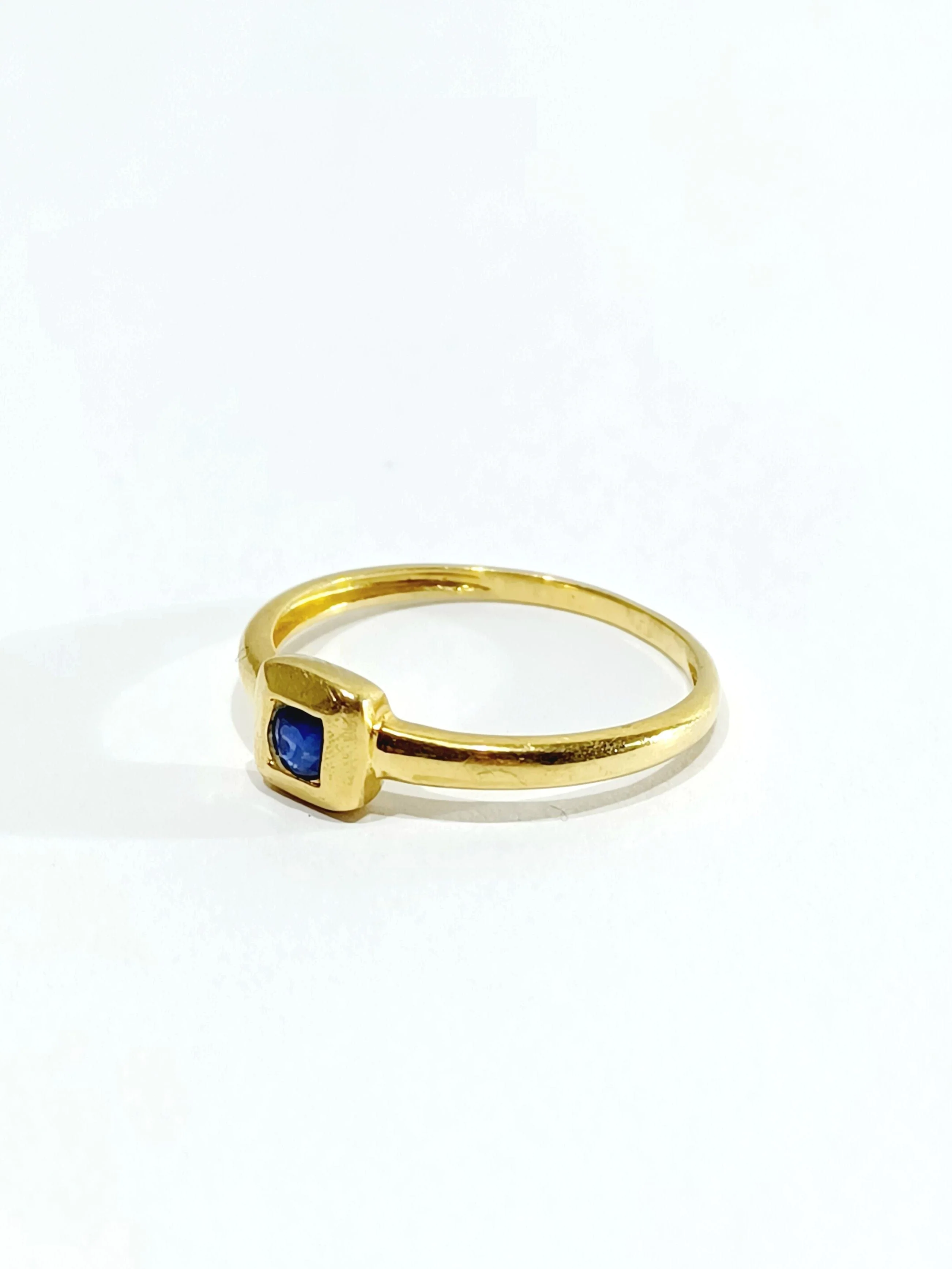 Yellow Gold Sapphire Ring - Image 7