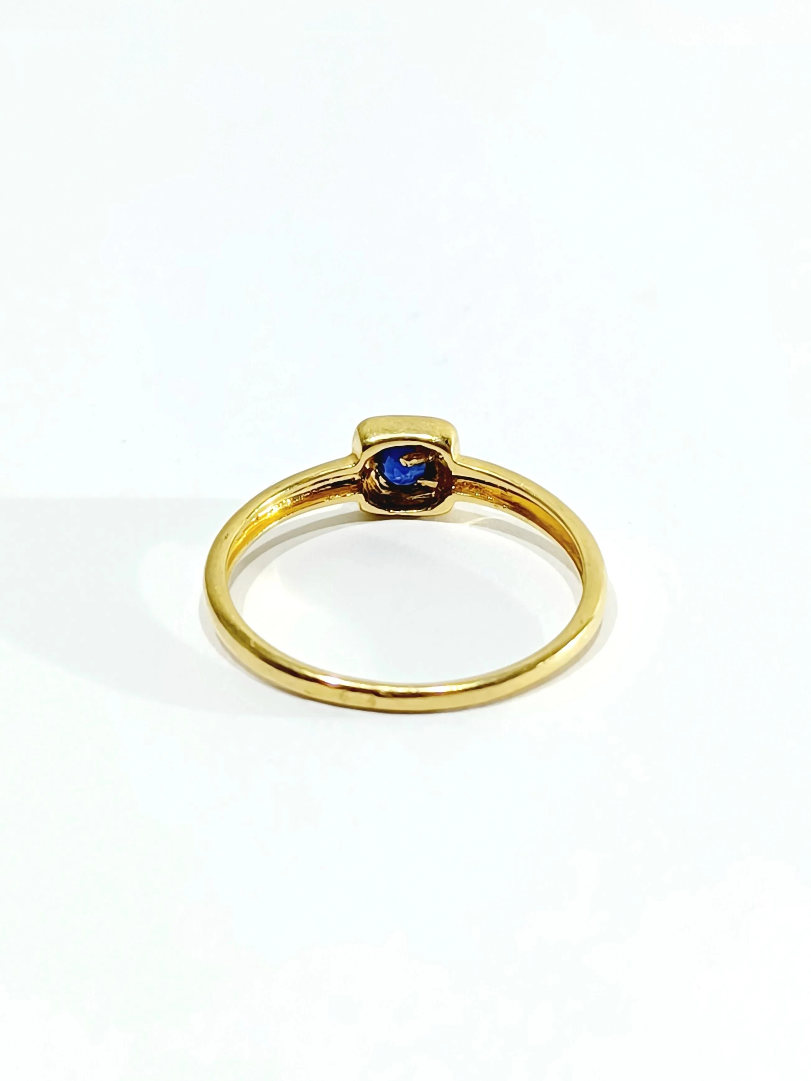 Yellow Gold Sapphire Ring - Image 9