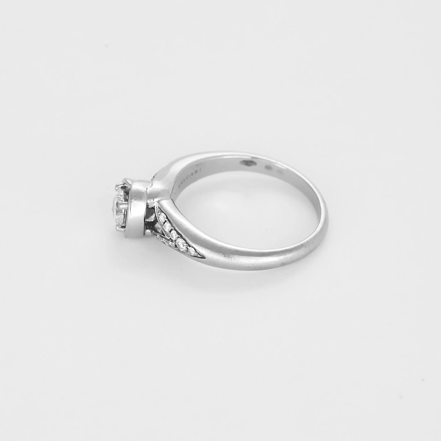 BULGARI - Incontro d'Amore - Ring Solitaire in platinum and diamonds  - Image 4