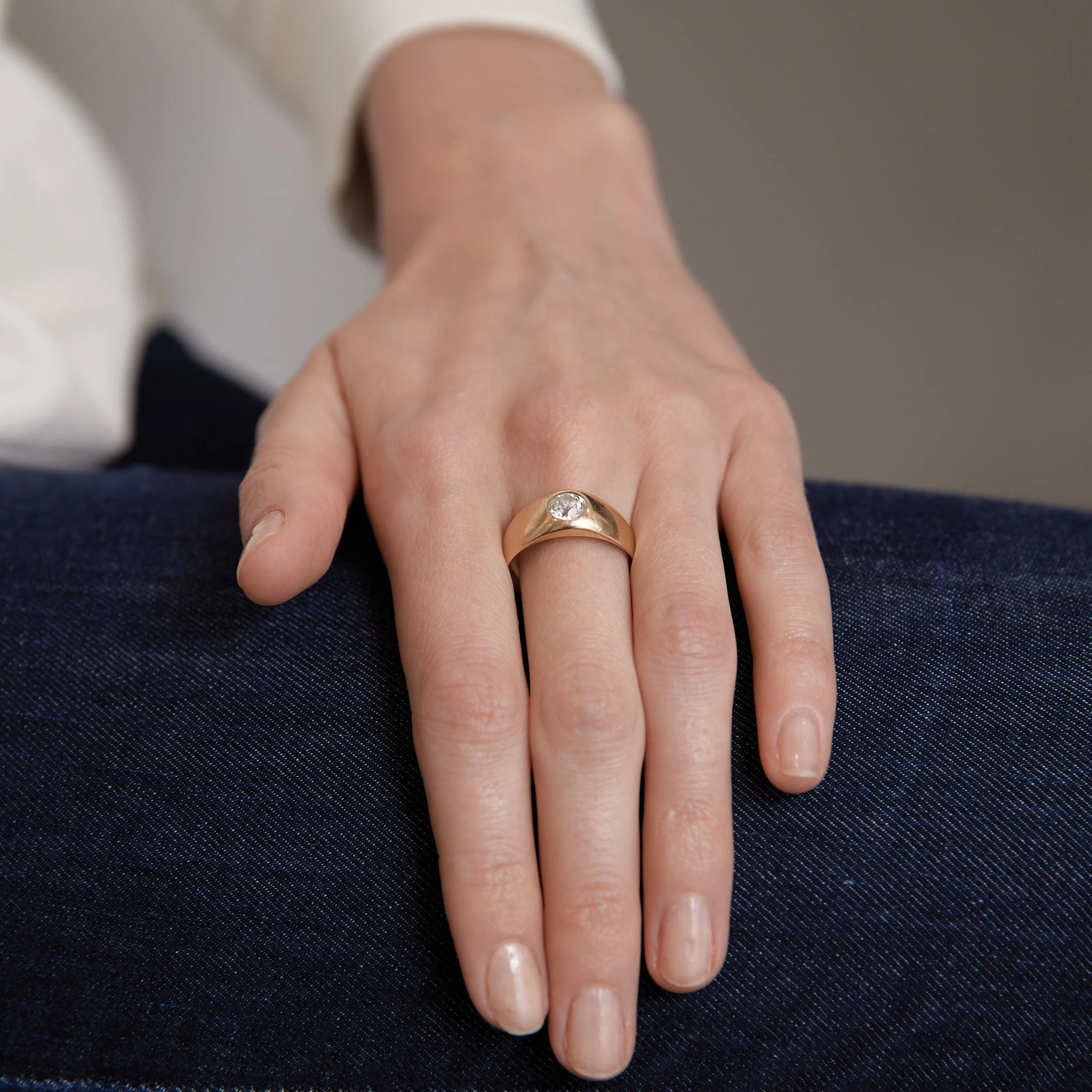 Yellow gold bangle ring, diamond - Image 3