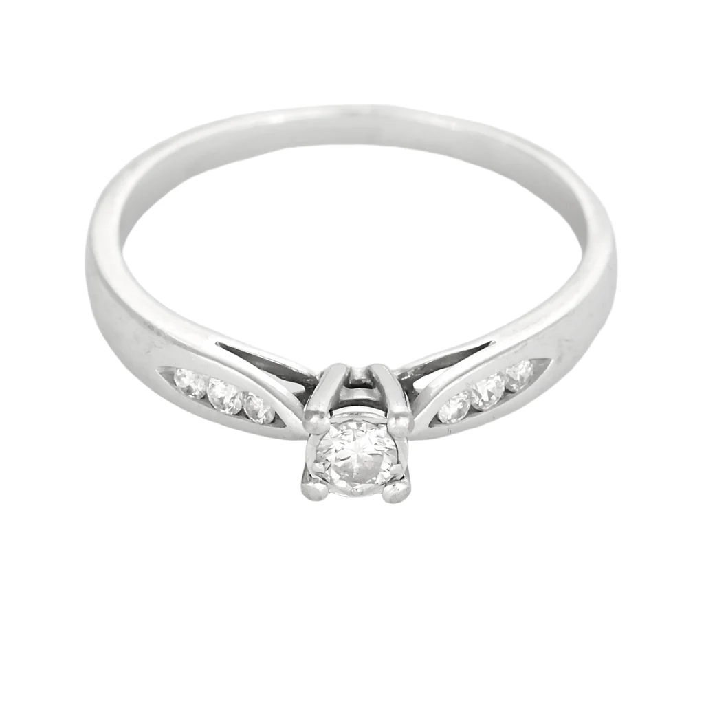 Ring Solitaire in white gold and diamonds 