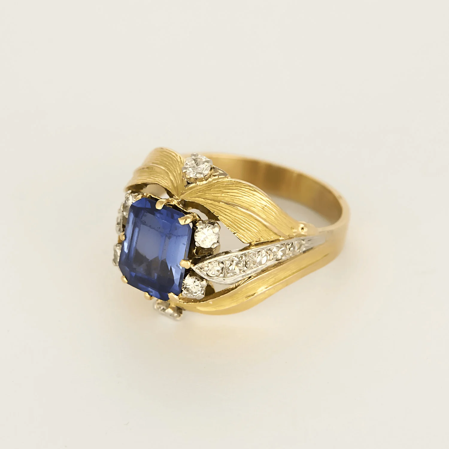Sublime ring in yellow gold, synthetic sapphire and diamonds - Image 3