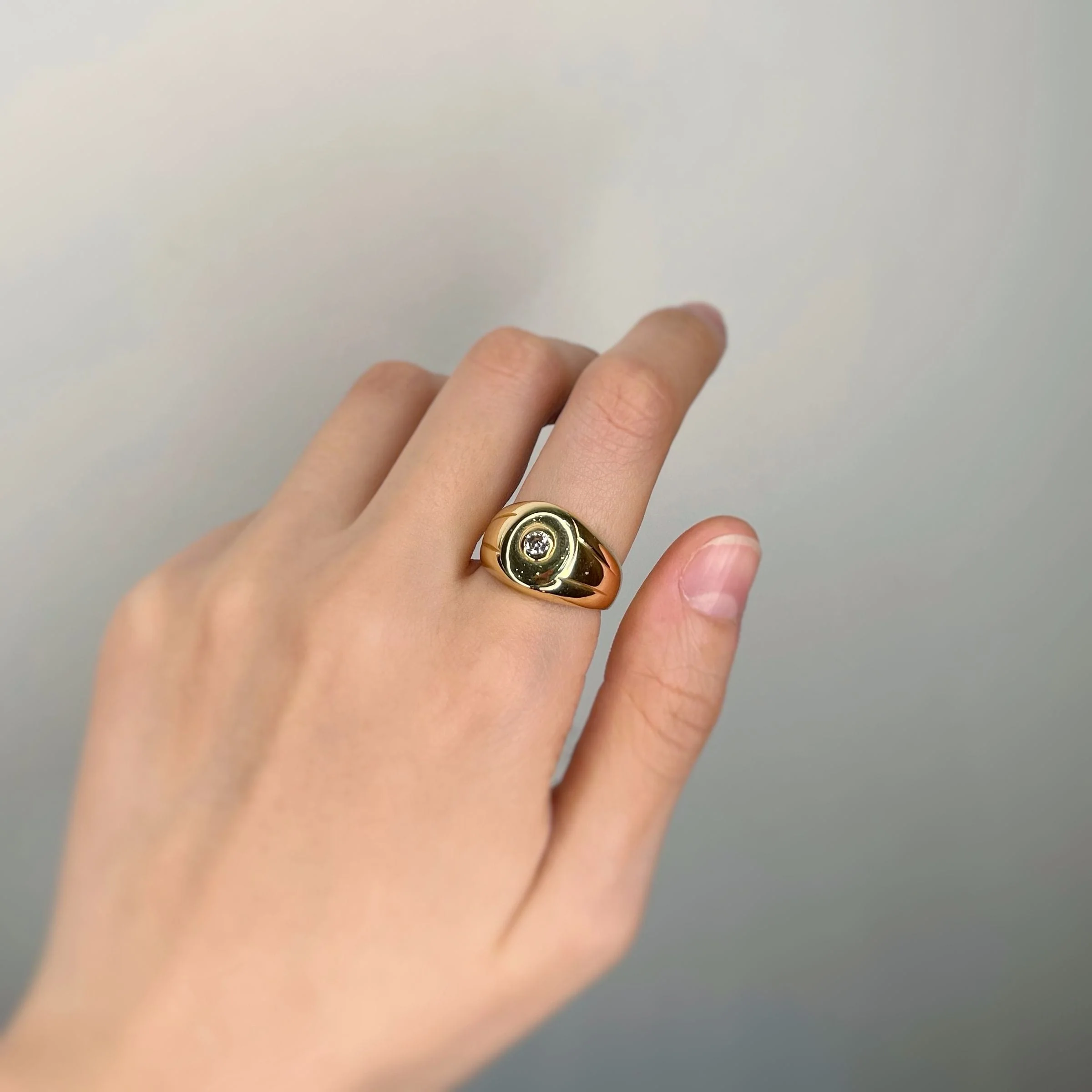 Yellow gold and diamond signet ring - Image 4