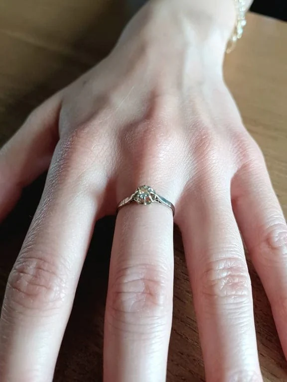 Solitaire gold and diamond ring - Image 11