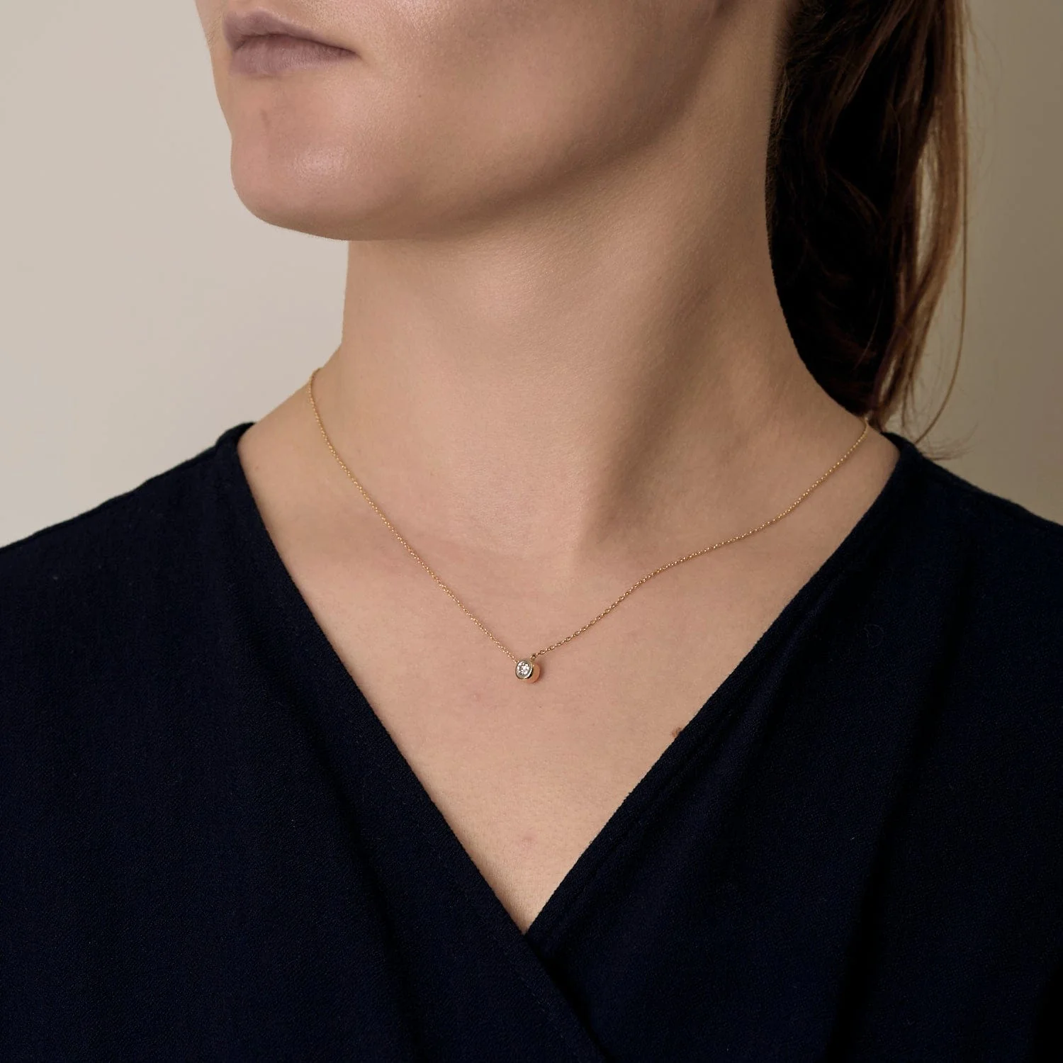 Necklace Solitaire in yellow gold and white gold, diamond approximately 0.15 carat. - Image 2