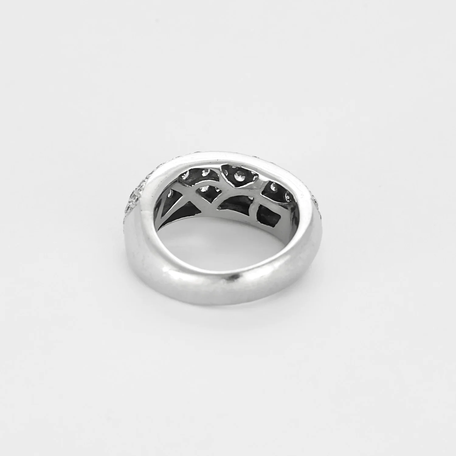 White gold bangle ring, diamond pavé - Image 6