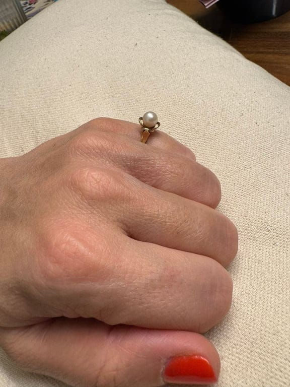 Yellow gold and pearl ring - Image 14