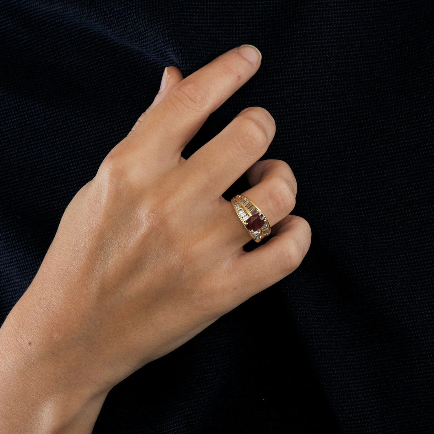 La Protégée ring in yellow gold and ruby - Image 3