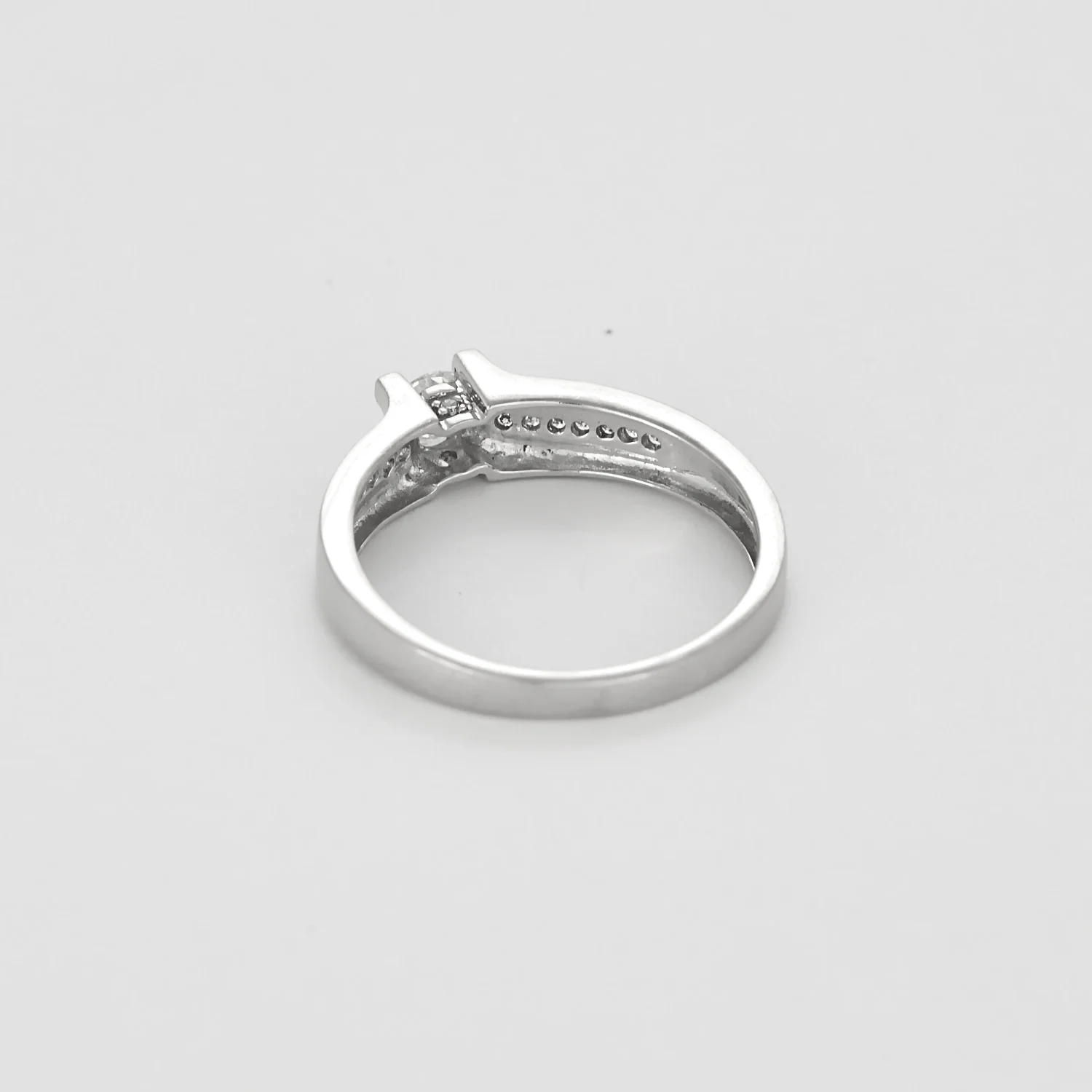 Ring Solitaire in white gold with approximately 0.20 carat diamond.  - Image 5