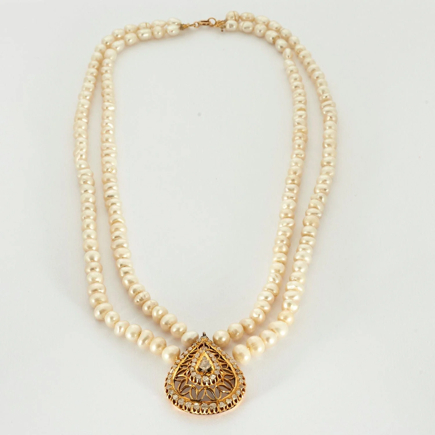 Yellow gold pearl and diamond necklace - Image 2
