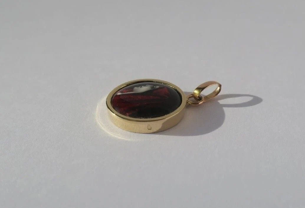 Fabiola gold enamel pendant from Limoges - Image 6