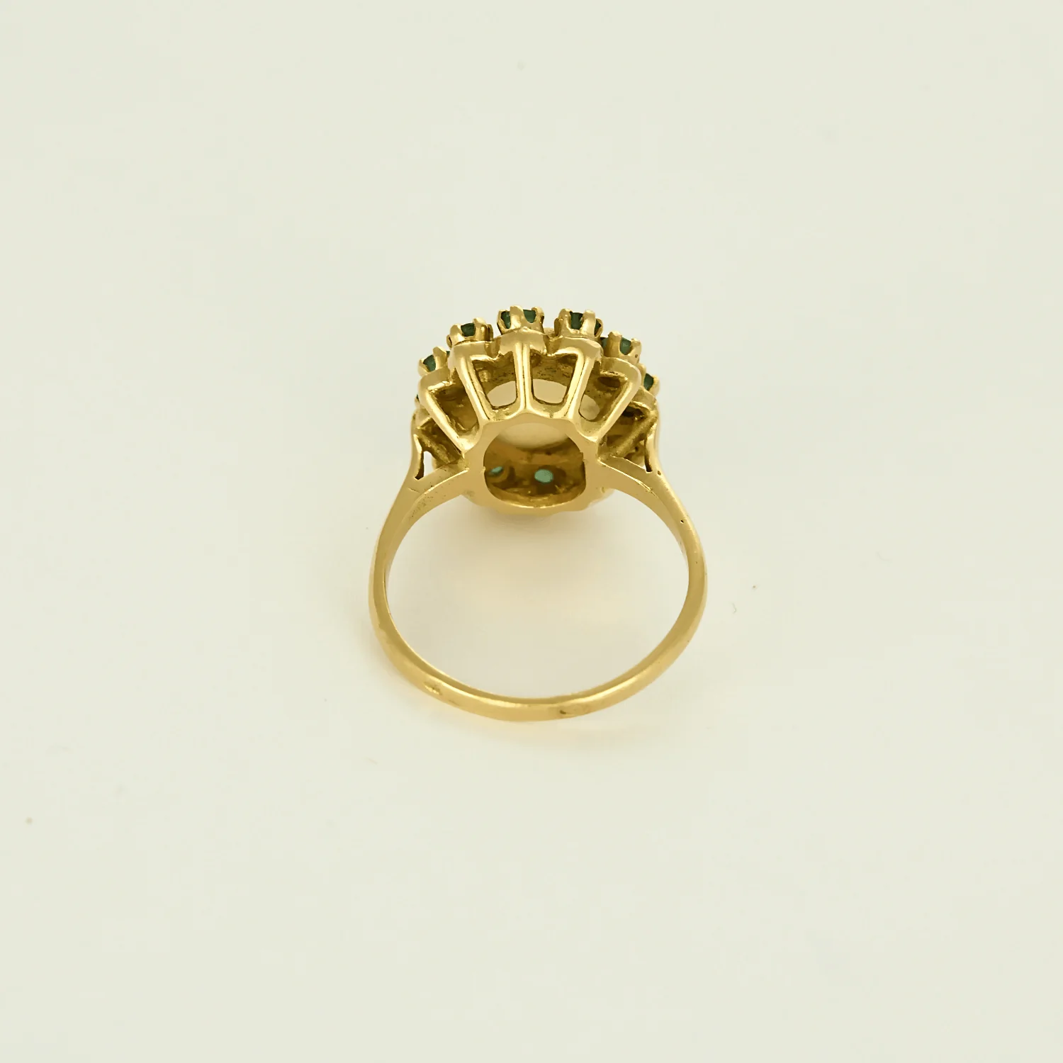 Ring Daisy in yellow gold with opal and emeralds - Image 6
