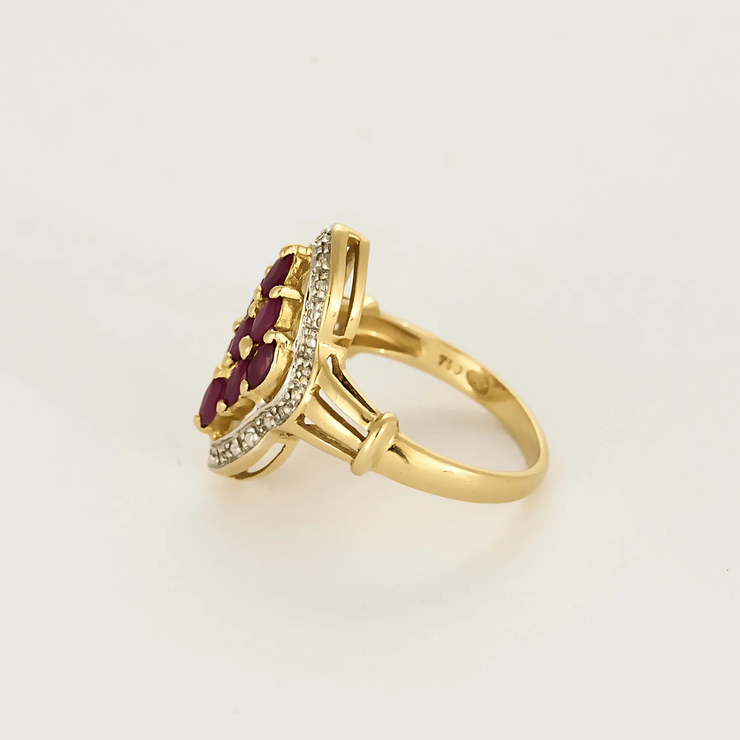 Yellow gold marquise ring with ruby and diamonds - Image 4