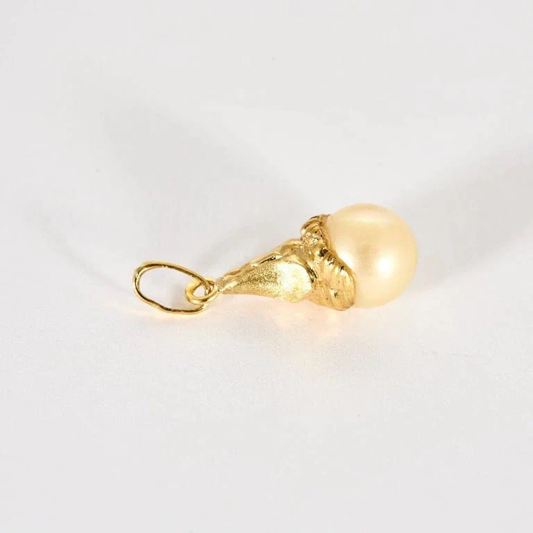 Yellow gold and cultured pearl pendant - Image 4