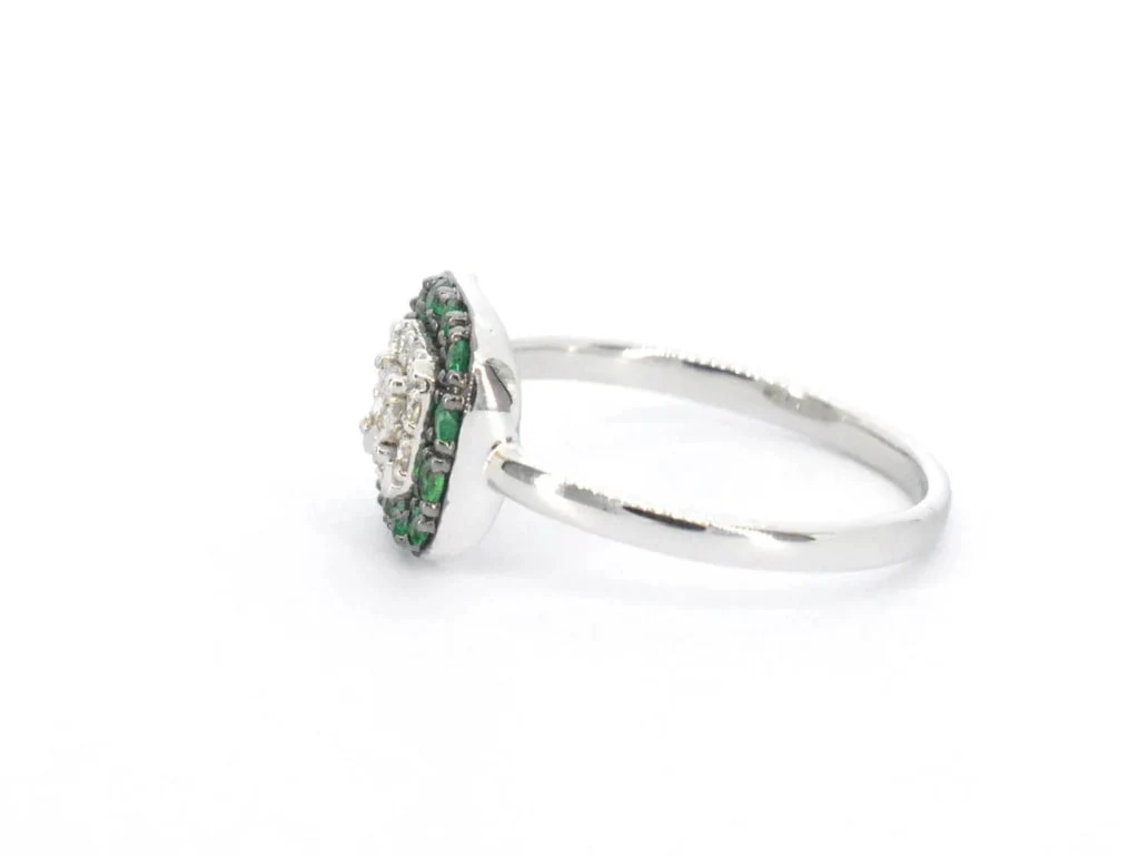 White gold ring with diamonds and emerald - Image 6