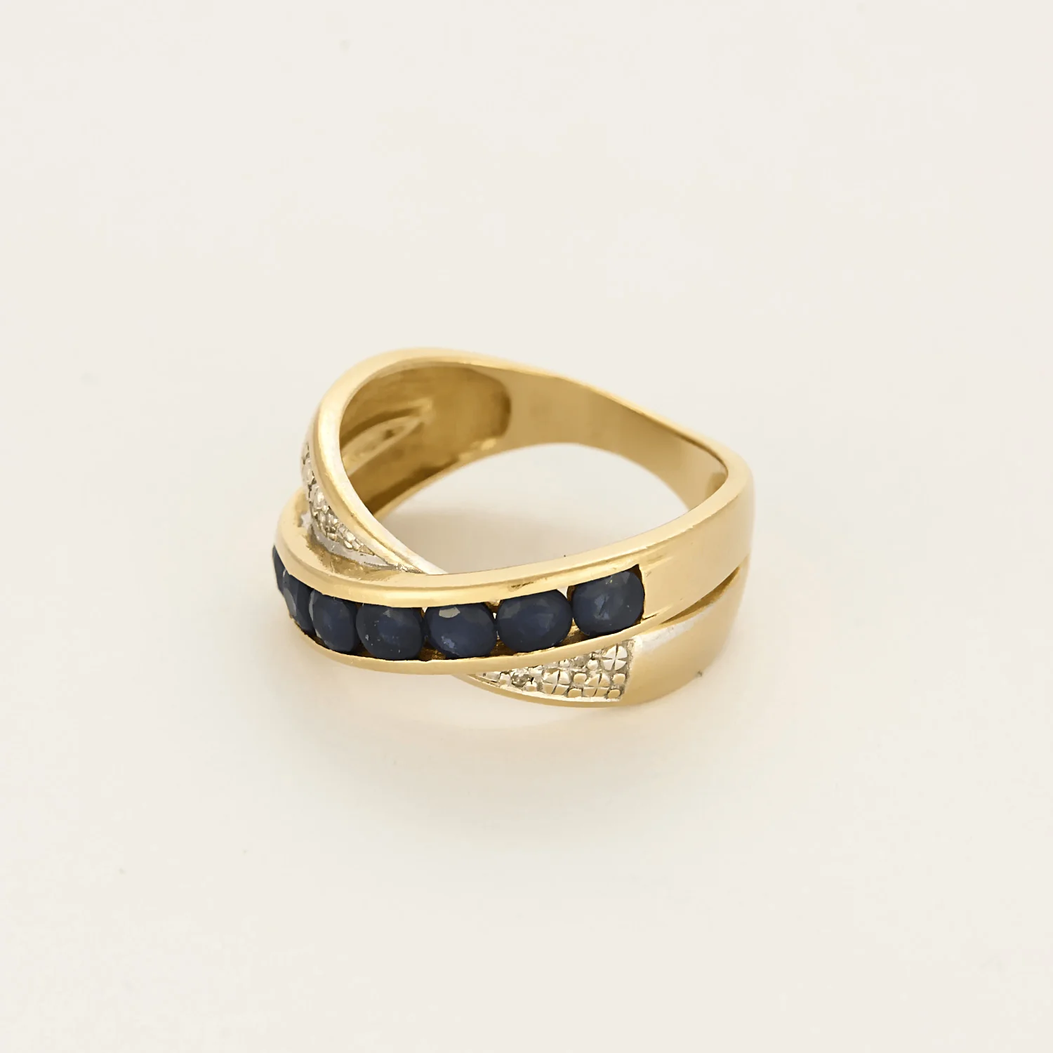 Yellow gold ring with sapphire and diamonds - Image 3