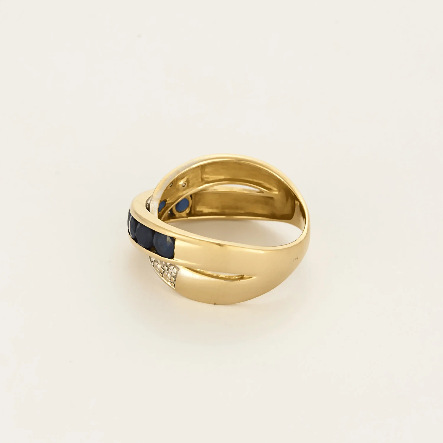 Yellow gold ring with sapphire and diamonds - Image 4