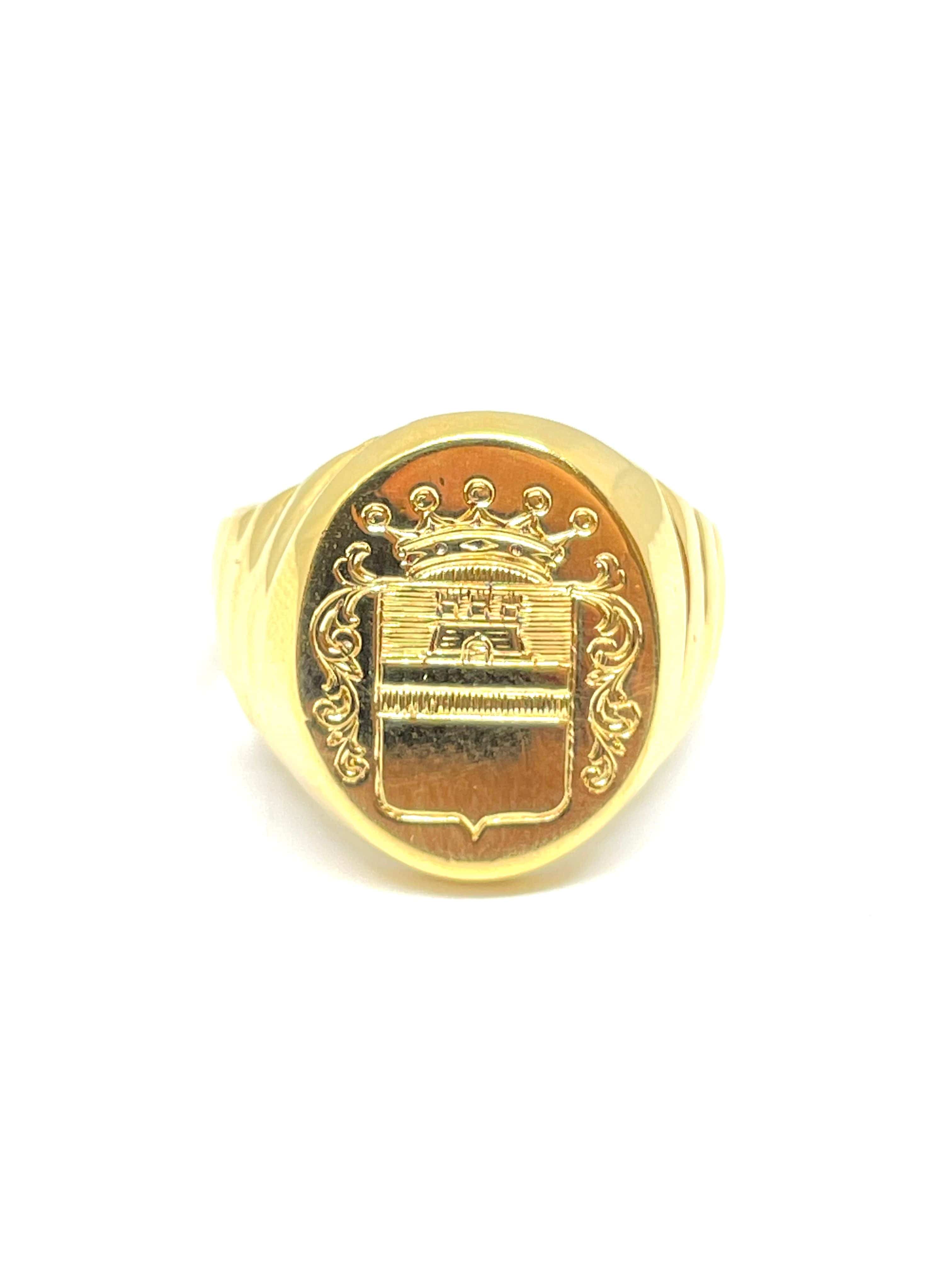 Yellow gold signet ring heraldic engraving of coat of arms and crown