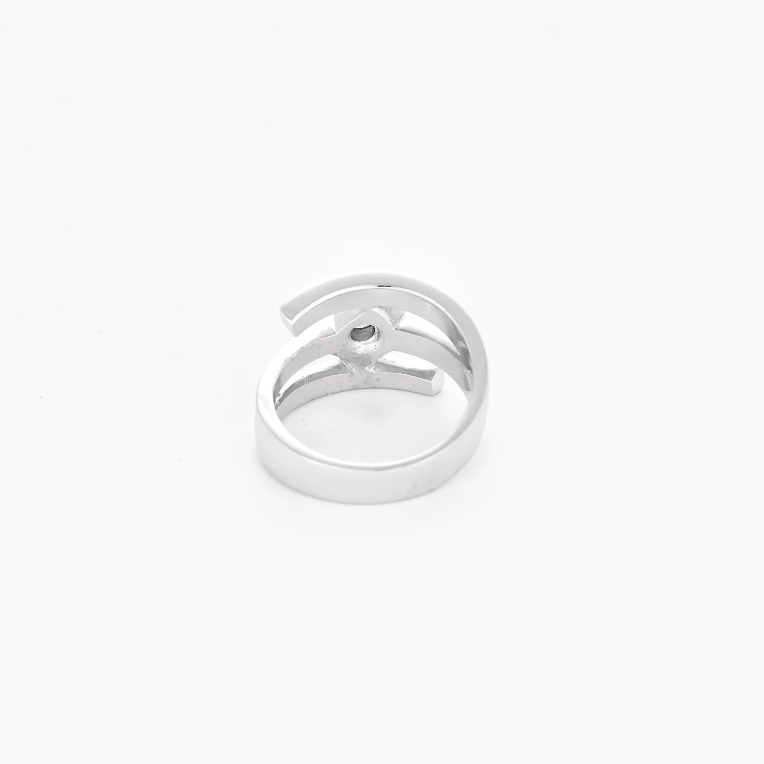 Modernist white gold ring with a geometric motif and diamond - Image 7
