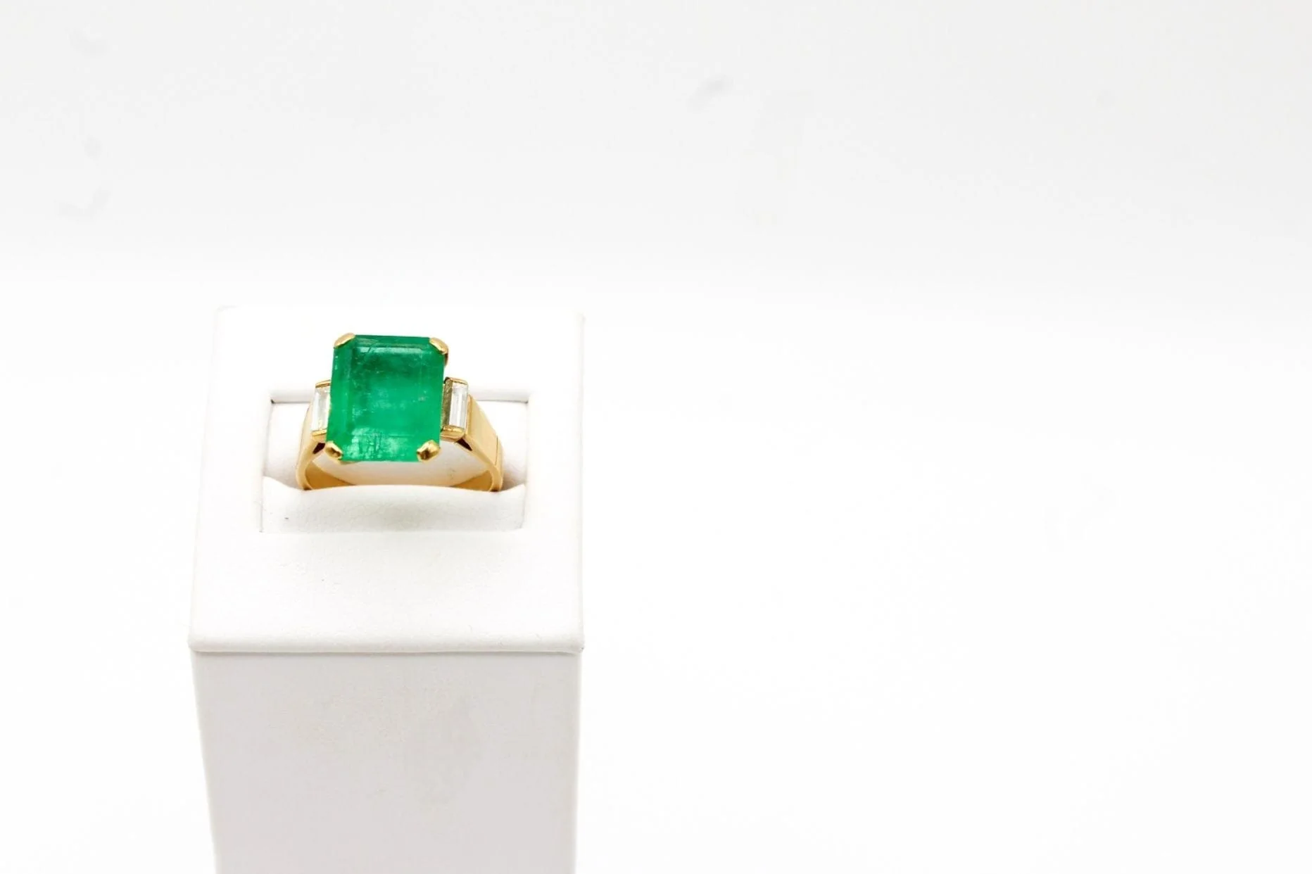 Yellow gold emerald ring - Image 2
