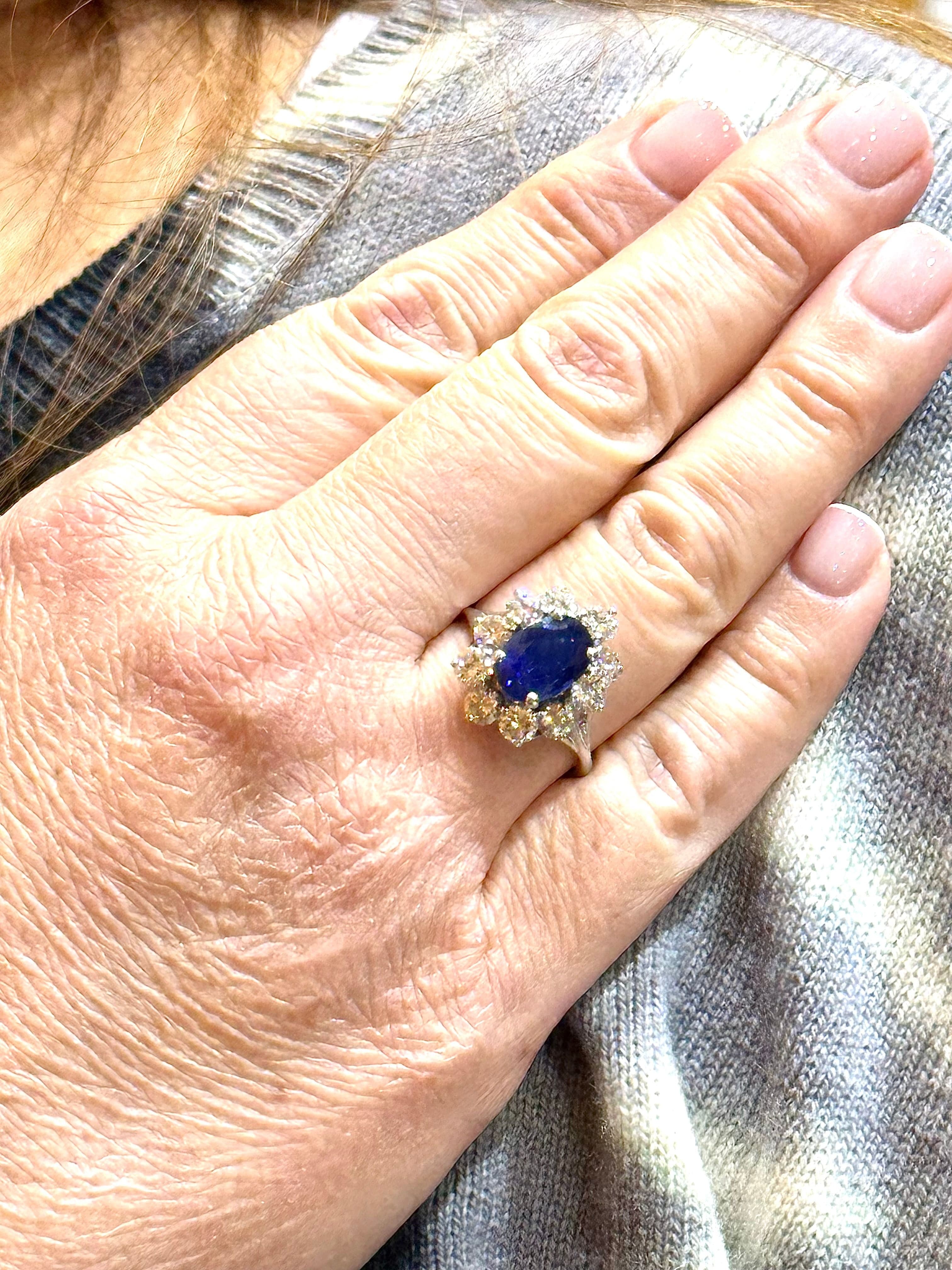 White gold unheated Ceylon sapphire and diamond flower ring - Image 4
