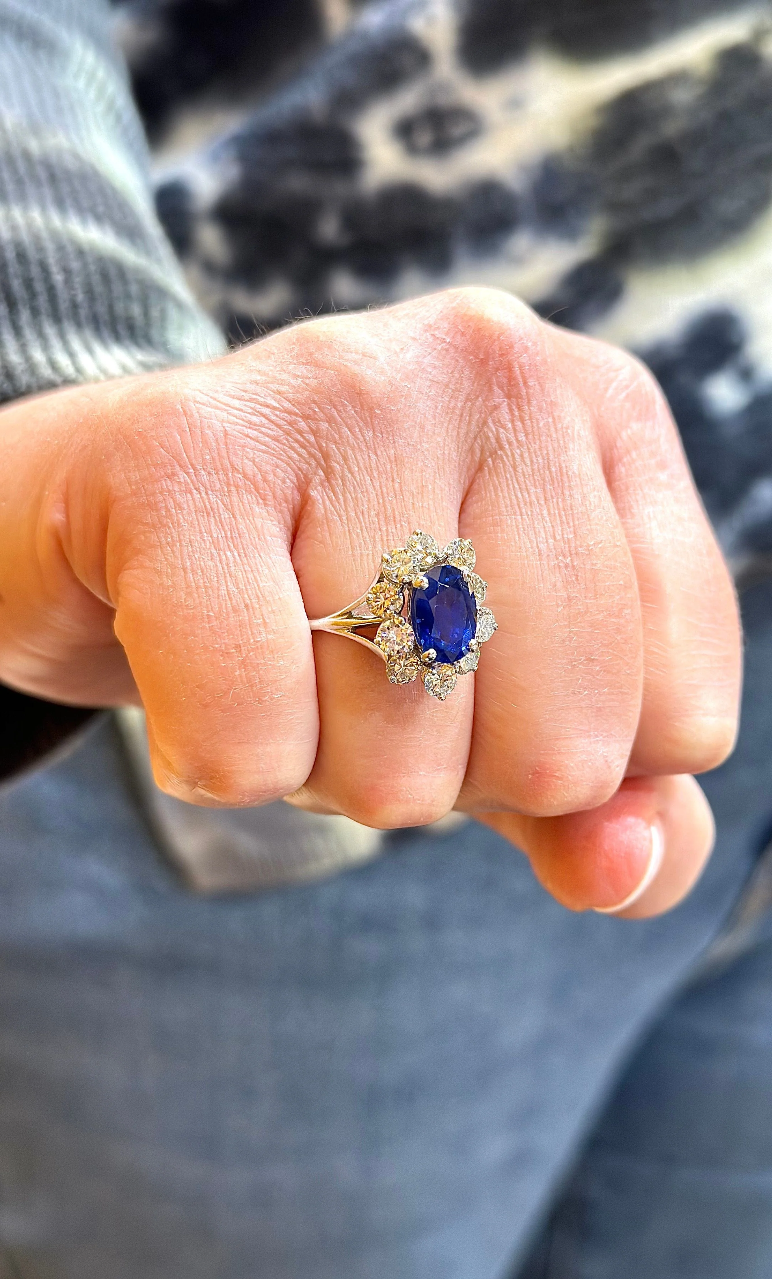 White gold unheated Ceylon sapphire and diamond flower ring - Image 8