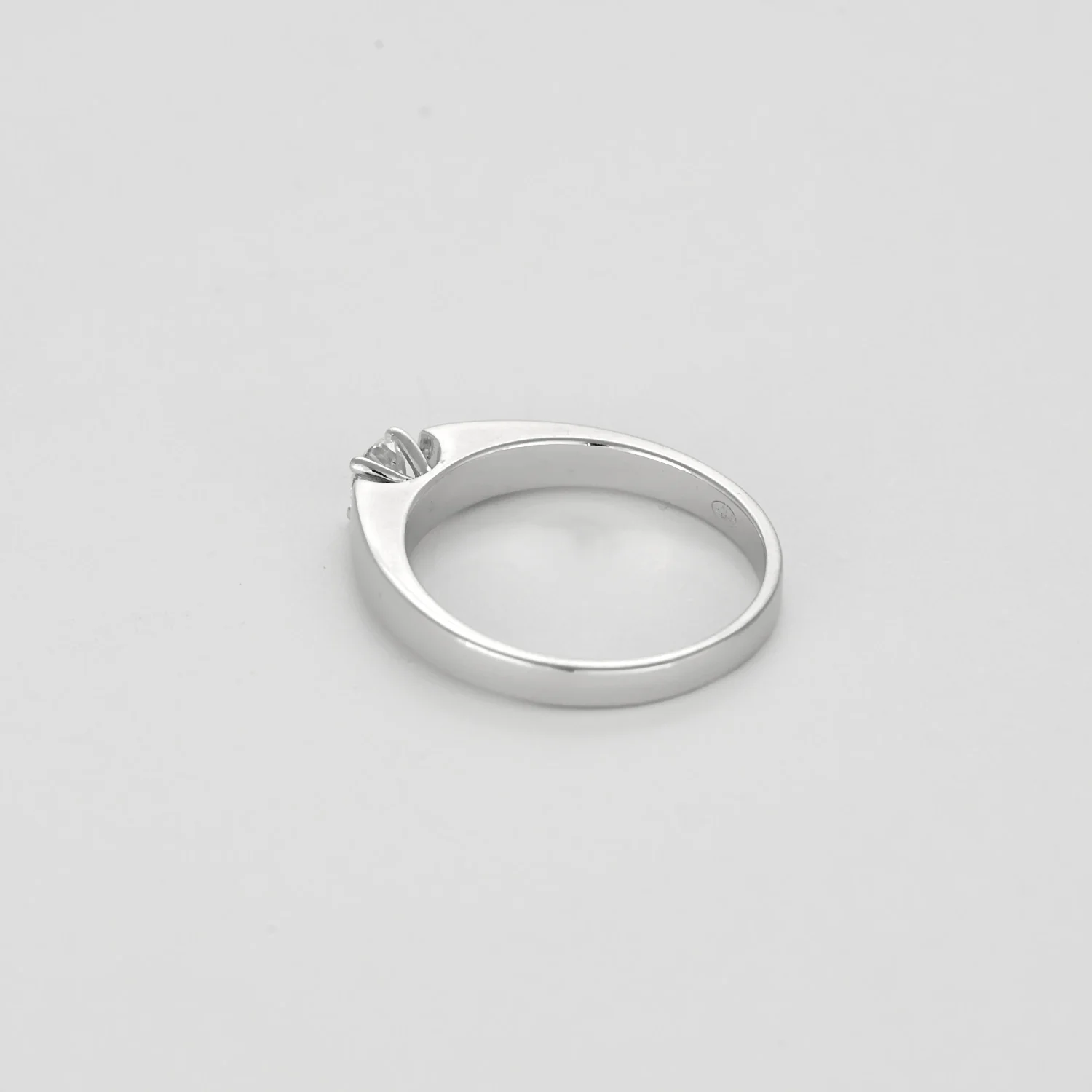 Ring Solitaire in white gold and 0.30-carat diamond  - Image 5
