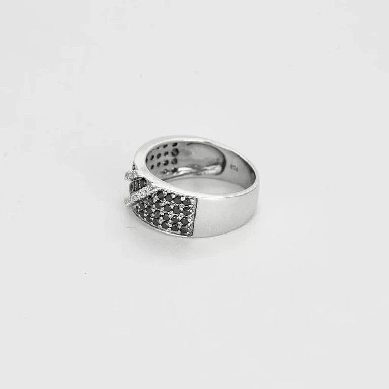White gold band ring set with diamonds - Image 4