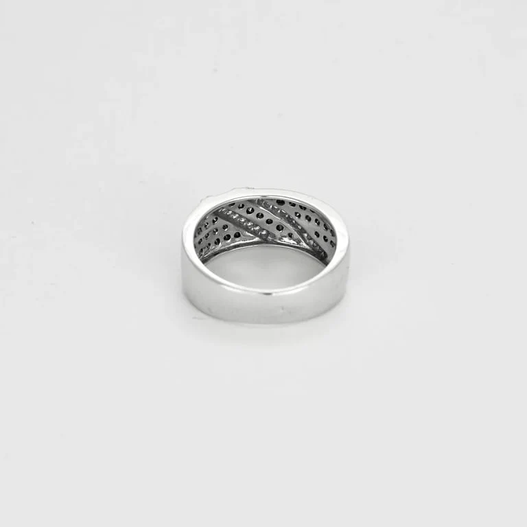 White gold band ring set with diamonds - Image 5