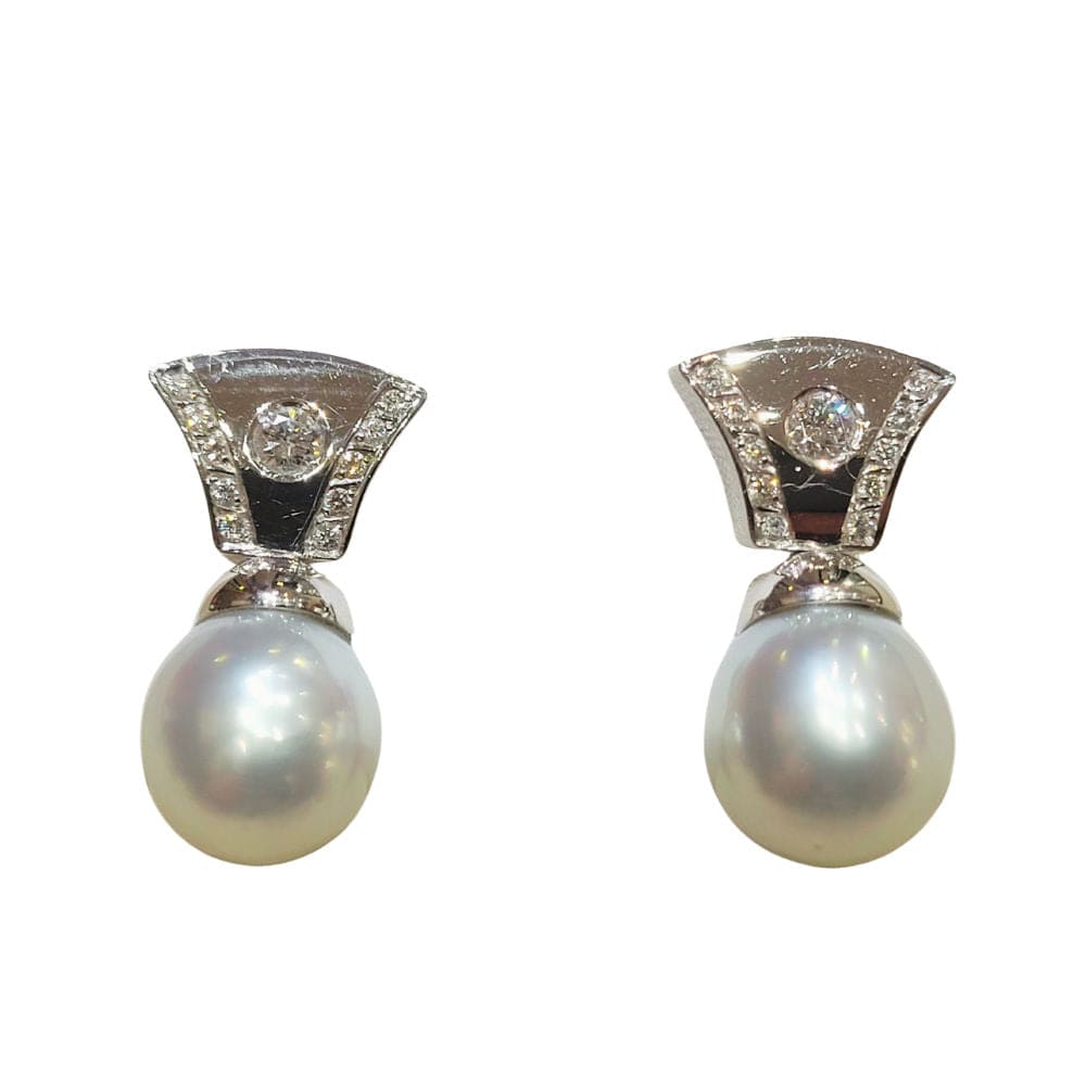 White gold pearl and diamond pendants