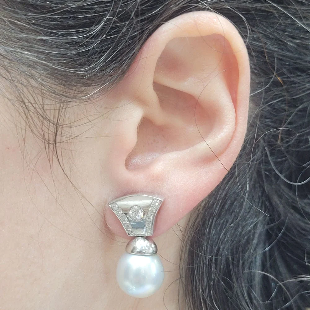 White gold pearl and diamond pendants - Image 2