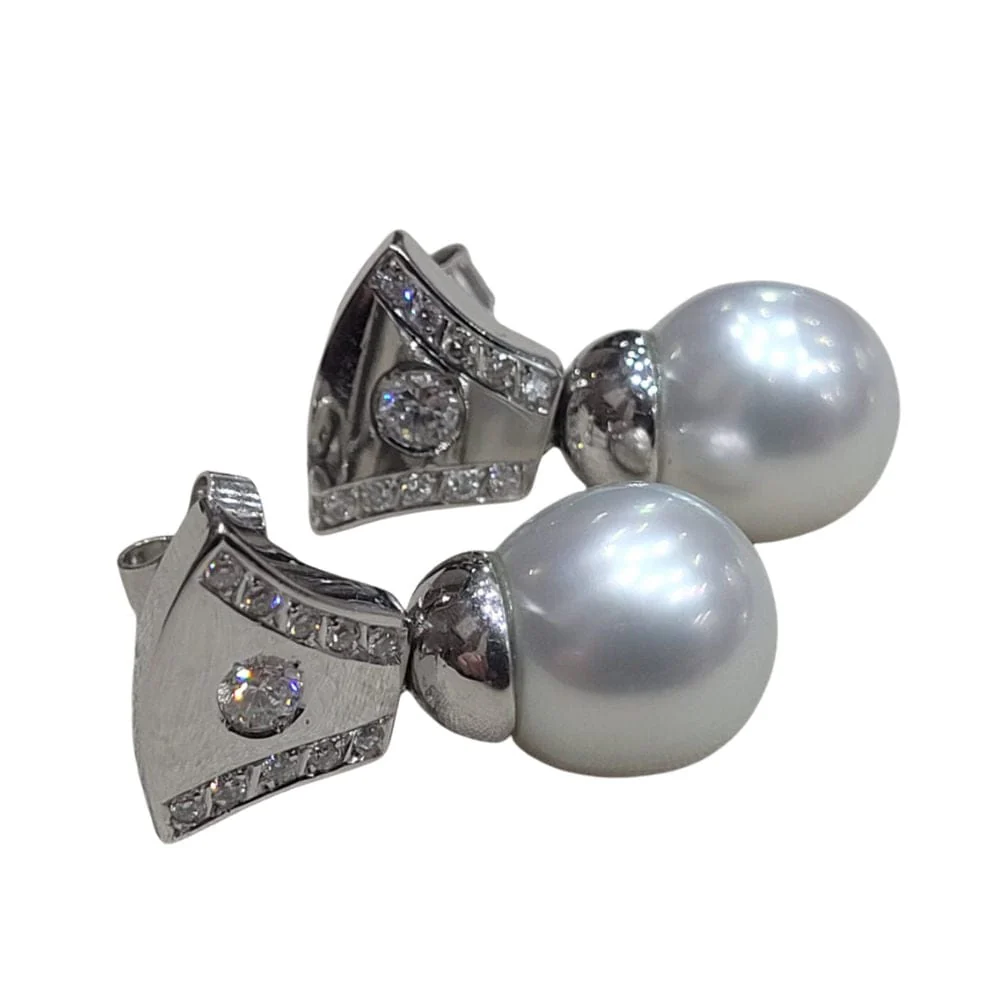 White gold pearl and diamond pendants - Image 4