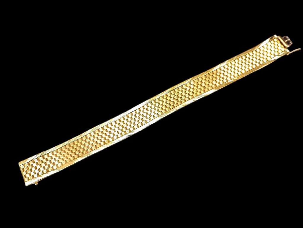 Yellow gold flat ribbon bracelet - Image 8