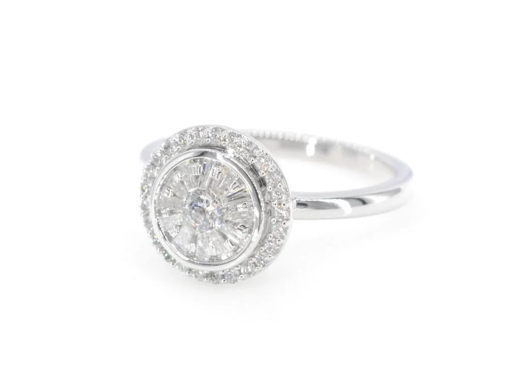 White gold entourage ring with diamonds - Image 3