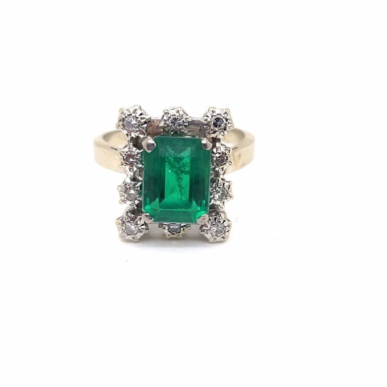 Diamond halo ring in white gold 