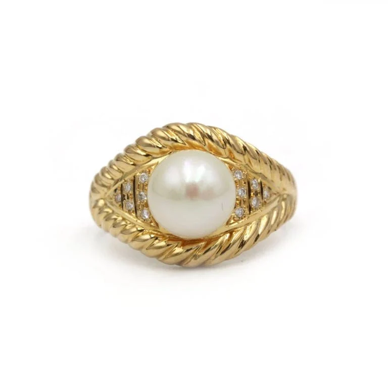 Ring - Yellow gold, pearl and diamonds
