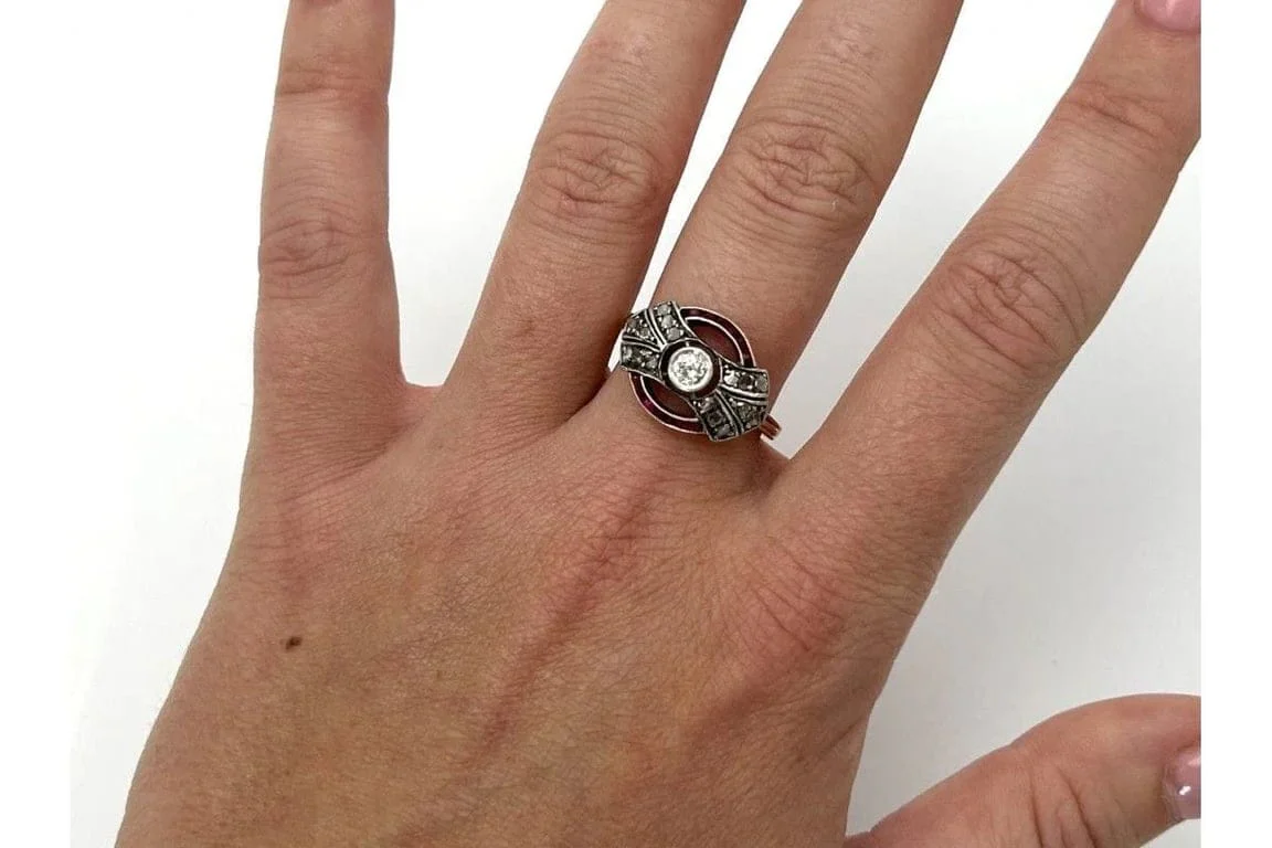 Bague Art déco en or jaune, diamants et rubis synthétiques roses - Image 2