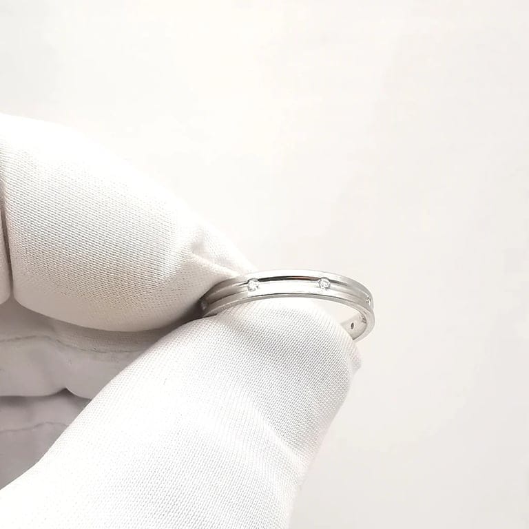 White gold and diamond wedding ring - Image 6