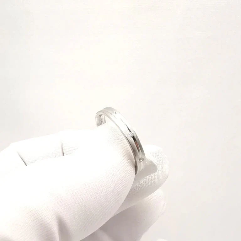 White gold and diamond wedding ring - Image 7