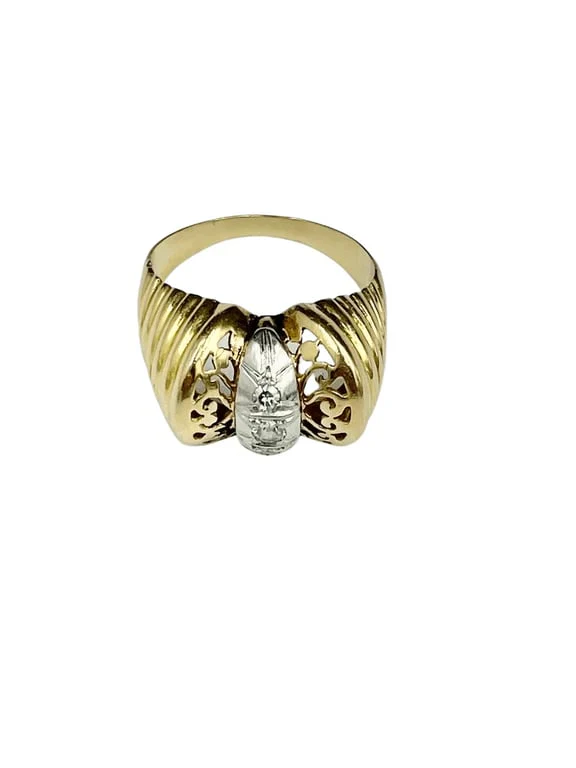 Yellow gold ring with 3 diamonds