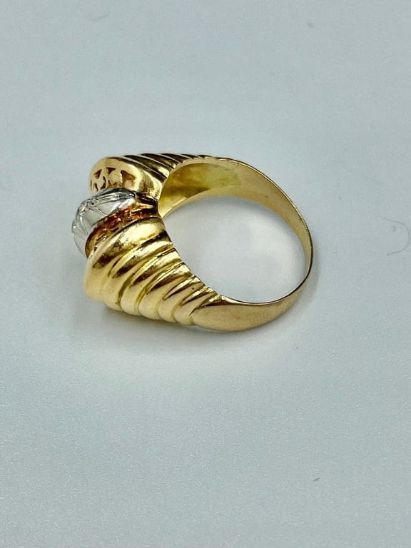 Yellow gold ring with 3 diamonds - Image 6