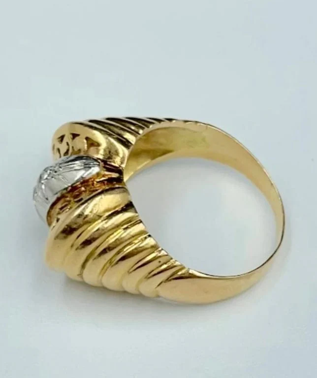 Yellow gold ring with 3 diamonds - Image 7