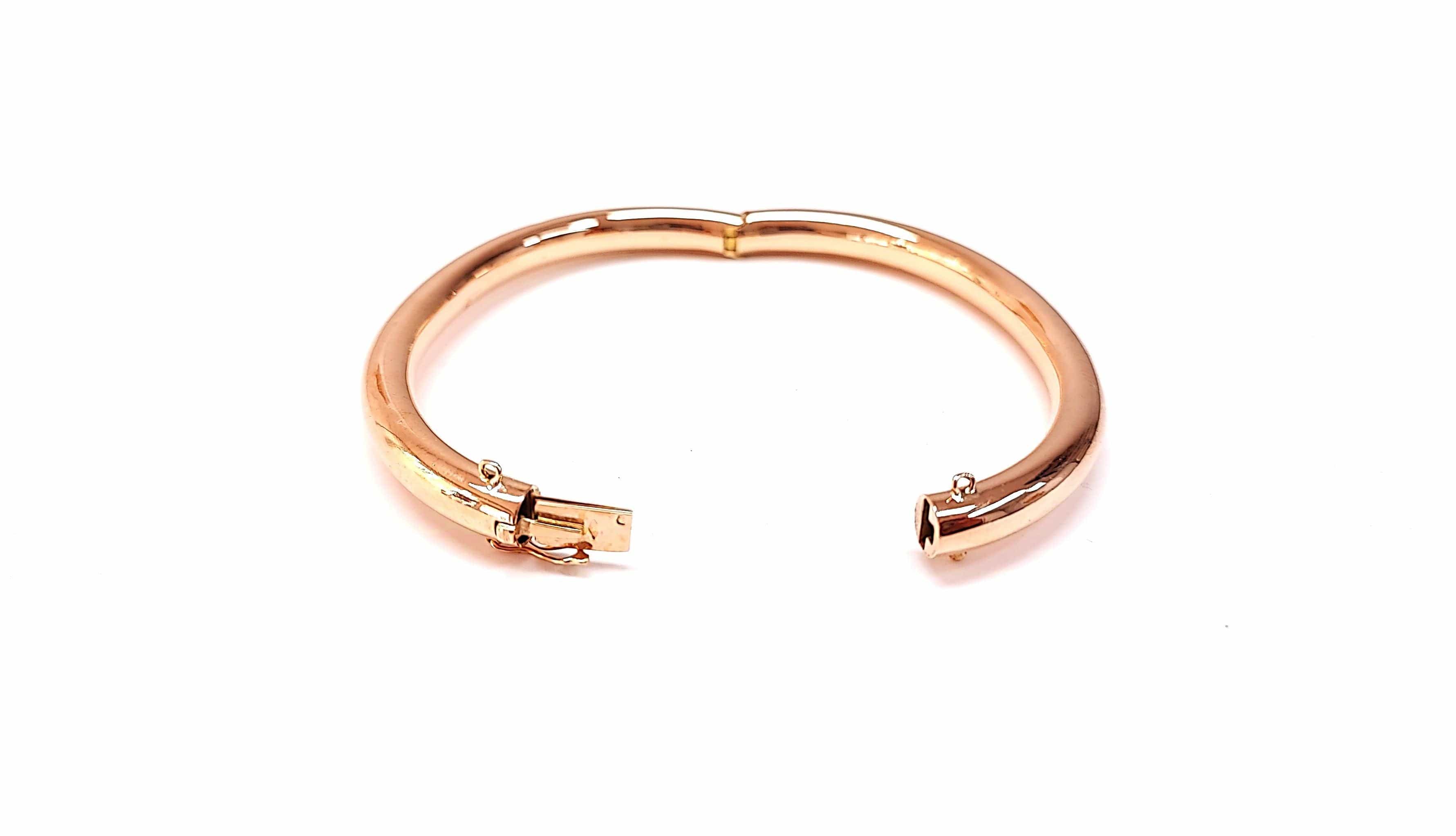 Opening bangle bracelet