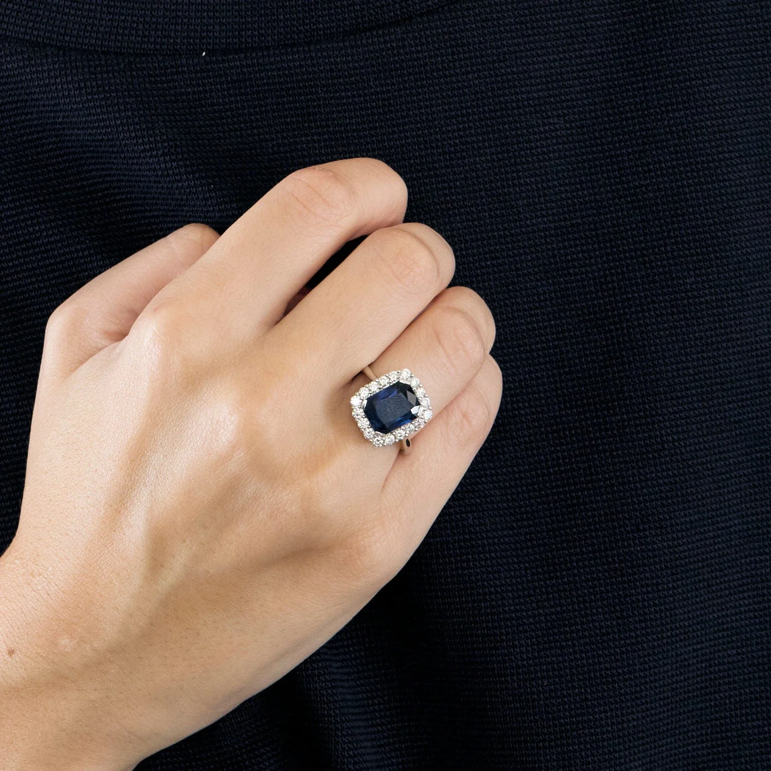 White gold, diamond and sapphire ring - Image 2