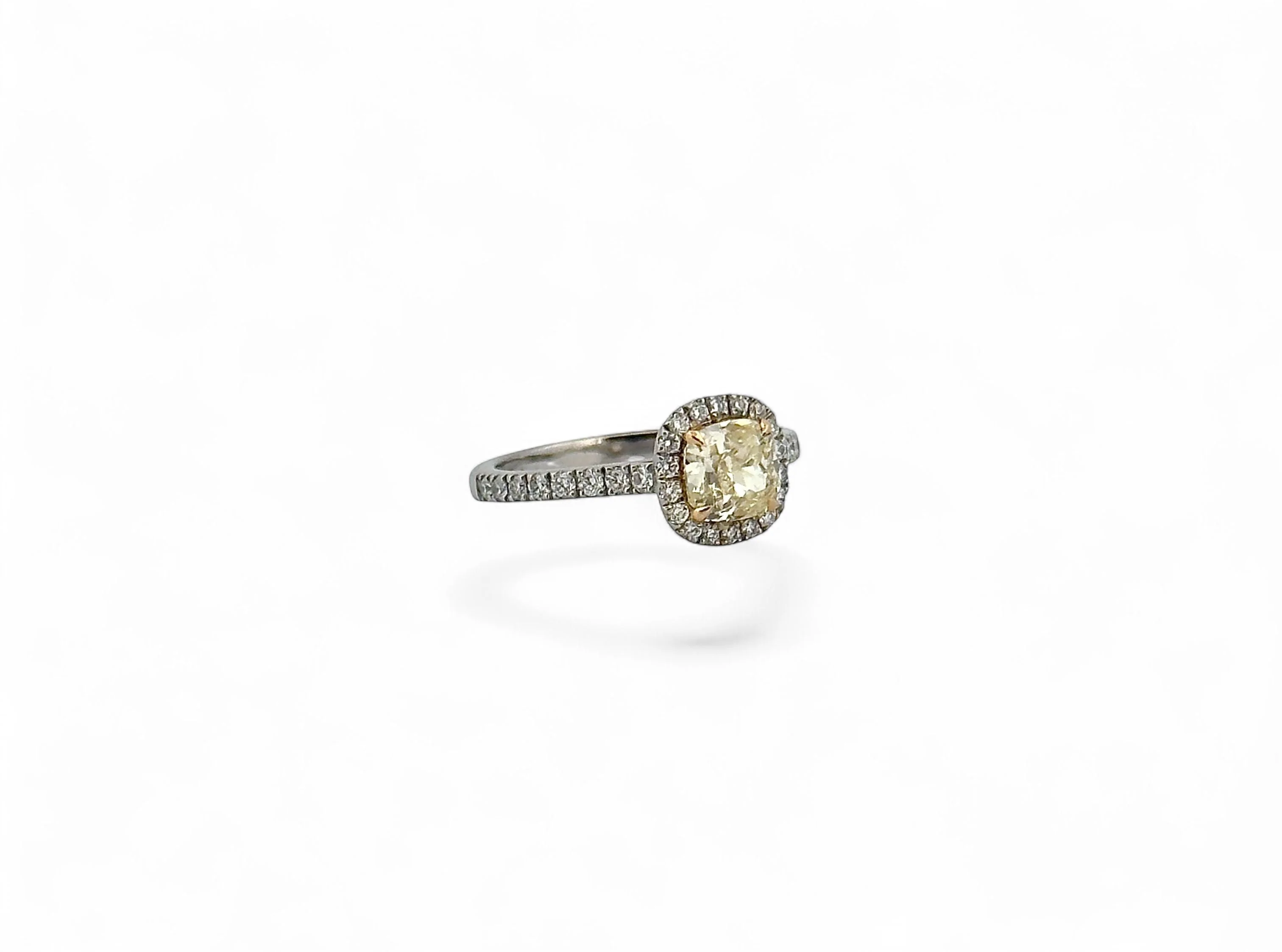 Solitaire fancy light yellow diamond in white gold - Image 3
