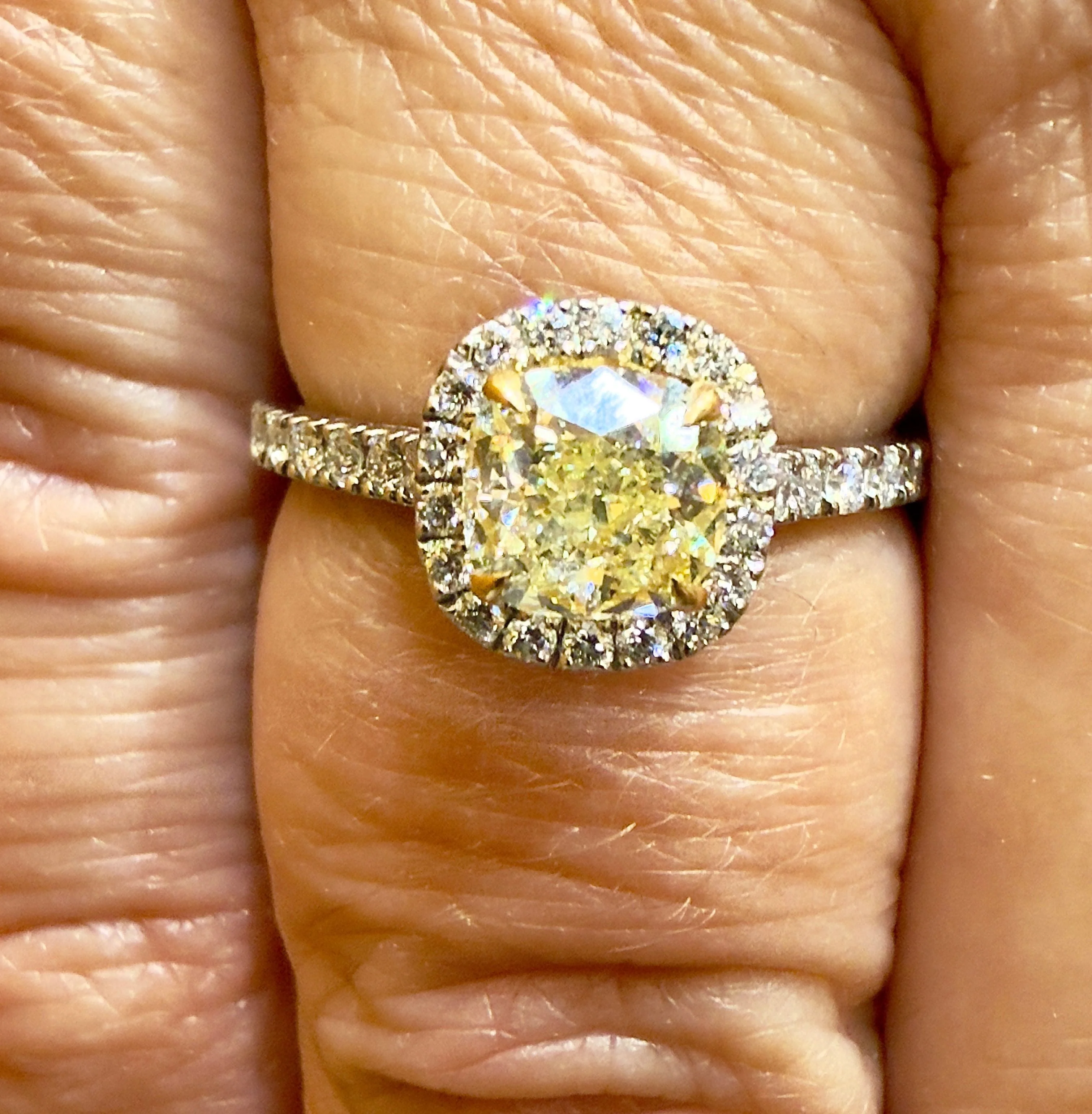 Solitaire fancy light yellow diamond in white gold - Image 6