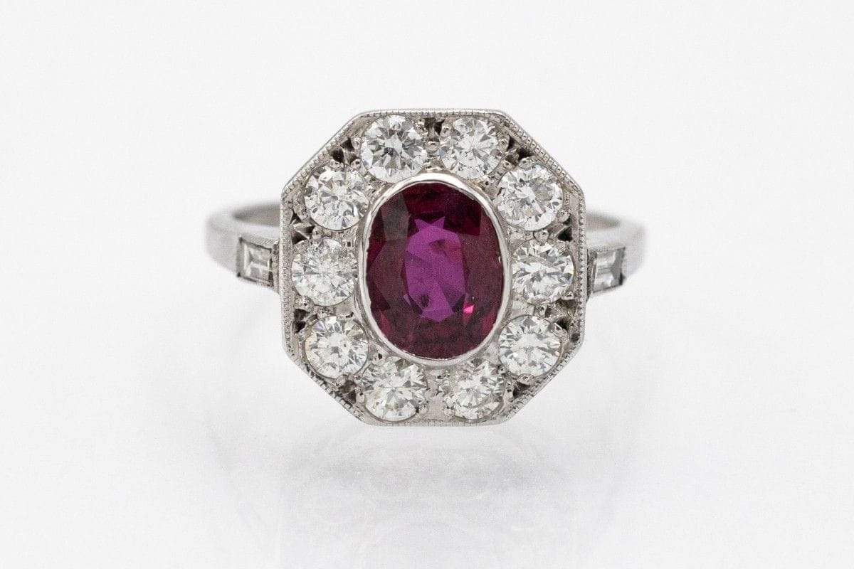 Antique ring in white gold, rubies and diamonds, United Kingdom