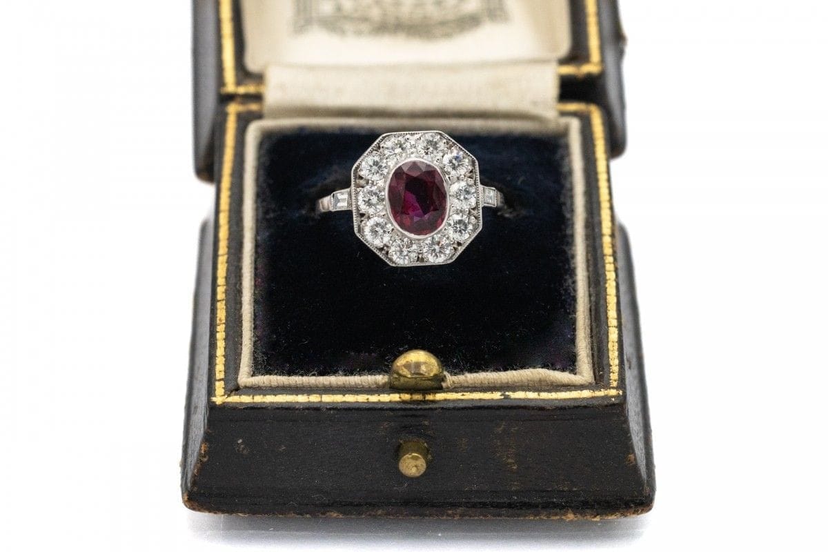 Antique ring in white gold, rubies and diamonds, United Kingdom - Image 3